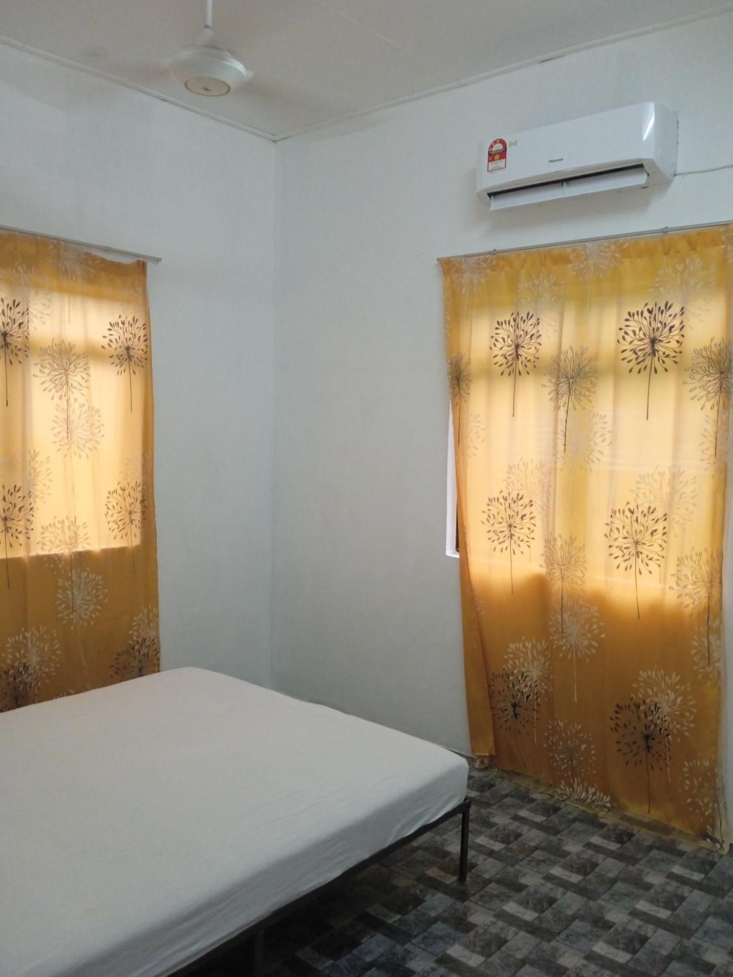 Homestay Idaman B B With 2 Room Aircond 2 Quen Bed And Not Sharing Room -Privacy クアラ・トレンガヌ エクステリア 写真