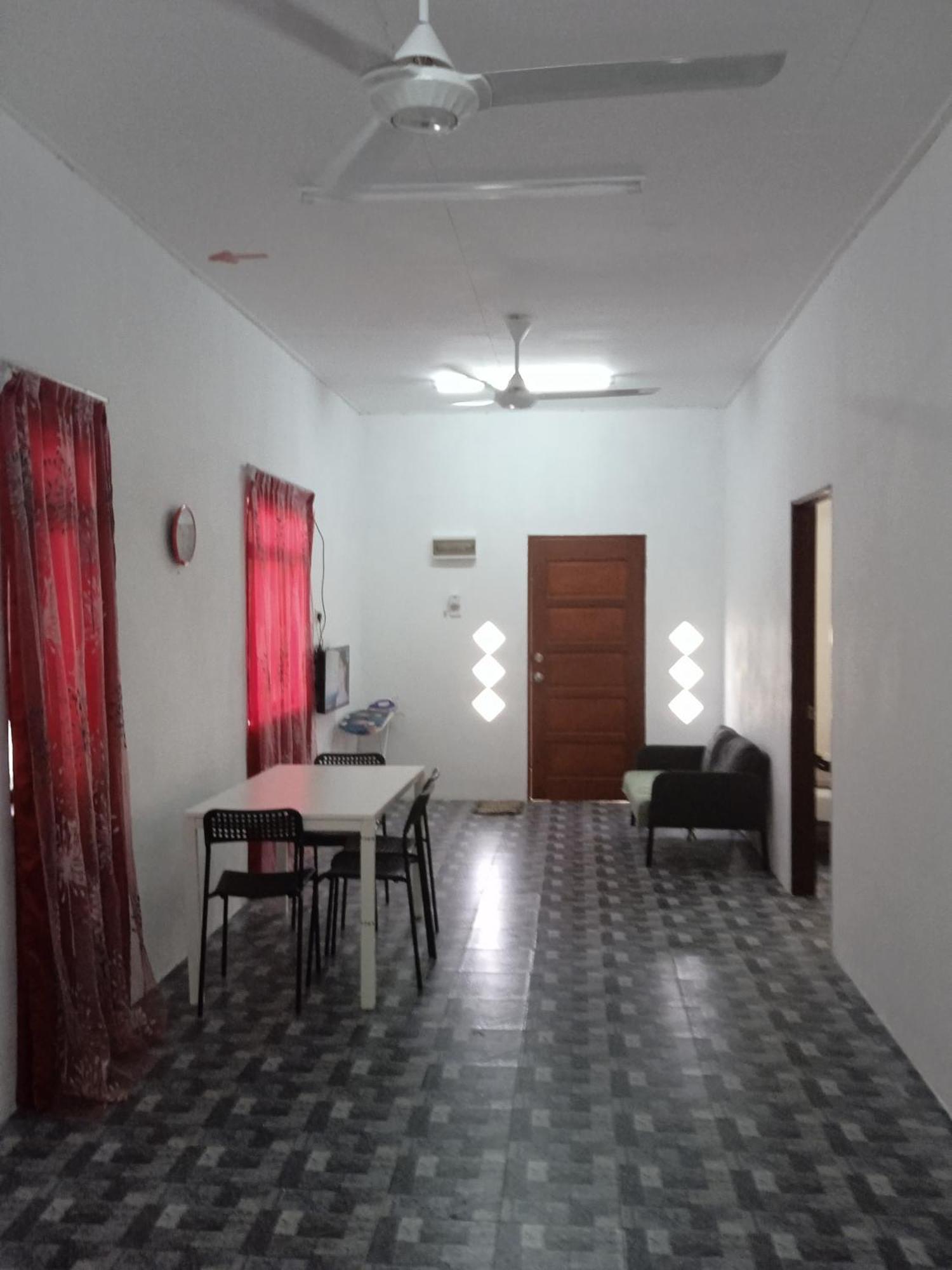 Homestay Idaman B B With 2 Room Aircond 2 Quen Bed And Not Sharing Room -Privacy クアラ・トレンガヌ エクステリア 写真
