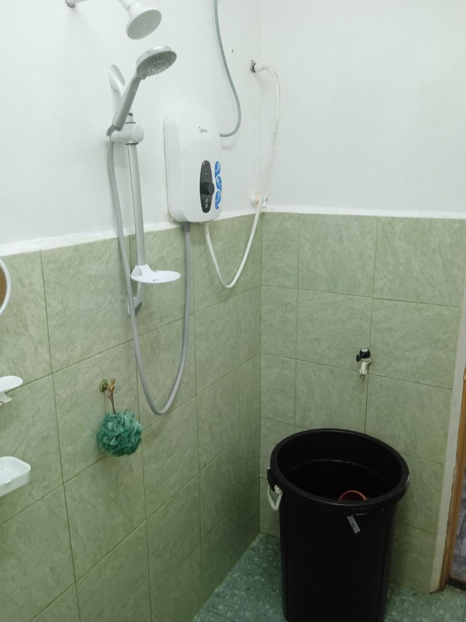 Homestay Idaman B B With 2 Room Aircond 2 Quen Bed And Not Sharing Room -Privacy クアラ・トレンガヌ エクステリア 写真